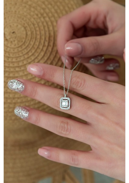 925 Ayar Baget Taşlı Tektaş Kolye Kadın Gümüş Kolye