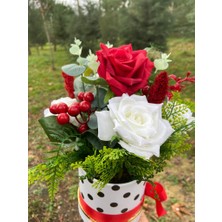 Eloza Floral Art Ithal Yapay Beyaz ve Kırmızı Gül ve Cipso ile Hazırlanmış Kutu Arajmanı E65