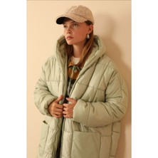 Kapitone Kumaş Uzun Kol Kalp Yaka Oversize/salaş Kadın Mont - Mint 4545545466