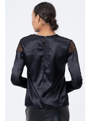 Mois Atelier Saten Petek Dantel Detaylı Yakası Simli Siyah Kadın Bluz Büyük Beden