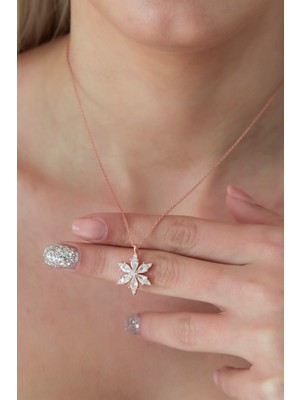 Nereze 925 Ayar Beyaz Taşlı Çiçek Kadın Gümüş Kolye