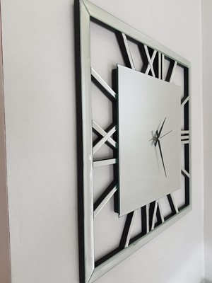 Ayna Denizi Time Silver Model Gümüş Renk 70 Cm x 70 Cm Dekoratif Aynalı Duvar Saati