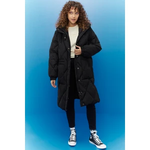Regular Fit Normal Kesim Kapüşonlu Uzun Şişme Mont