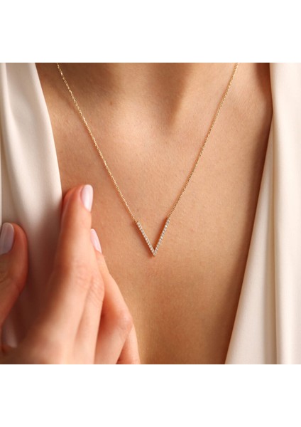 14 Ayar Altın Taşlı V Kolye