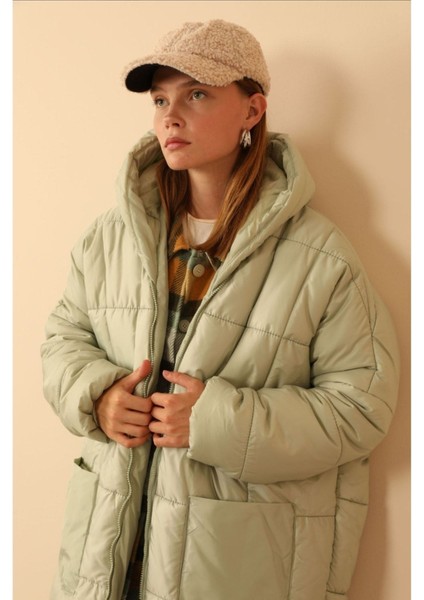 Kapitone Kumaş Uzun Kol Kalp Yaka Oversize/salaş Kadın Mont - Mint 4545545466