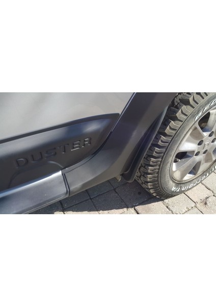Dacia Duster Dodik ve Kapı Koruma Çamurluk Kaplama Plastik 2010 / 2017
