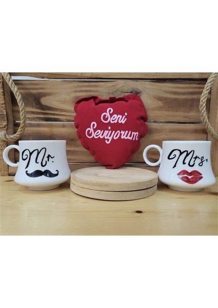 Mr. & Mrs. Porselen Kahve Fincanı Seti Seni Seviyorum Peluş Kalp Hediyeli