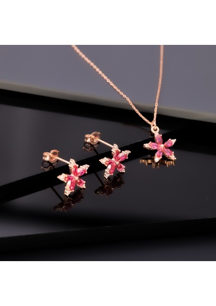 928 Ayar Gümüş Fuşya Taşlı Nergis Çiçeği Kolye Küpe Seti