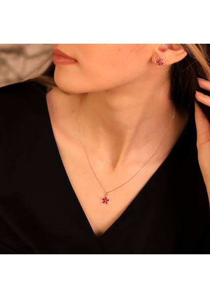 928 Ayar Gümüş Fuşya Taşlı Nergis Çiçeği Kolye Küpe Seti modelleri