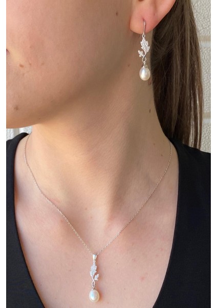 14 Ayar Altın Kadın Beyaz Yaprak Taşlı Inci Sallantılı Kolye Küpe Set