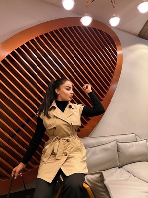 Hakke Vizon Renkli Beli Kuşaklı Çift Cepli Trençkot Dokuma Malzeme ile Şık Tasarım