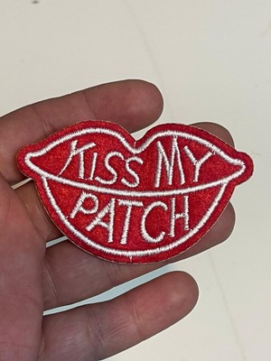 Gönülden Tasarım 7x4 cm Ütü Ile Yapışan Kiss My Yazılı Kırmızı Dudak Aplik Arma Yama