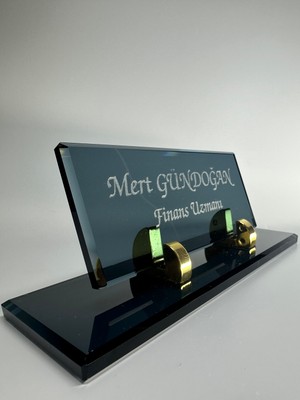 Gündoğan Kristal Cam Masa Isimliği Lazer Işlemeli Altın Renk Metal Ayaklı Hediyelik