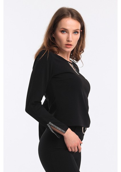 Ön ve Kollar Taşlı Scuba Krep Bluz | BLZ34186