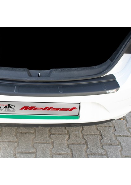 Renault Megane 4 Arka Tampon Eşiği Parlak Siyah 2016 ve Sonrası Uyumlu fiyatları