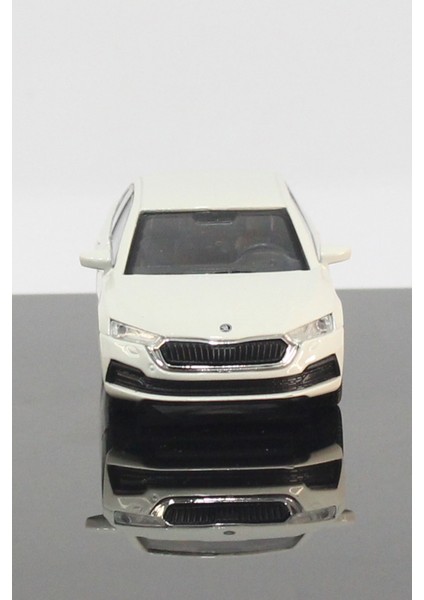 Skoda Octavia Model Çek Bırak Araba 11 cm Beyaz modelleri