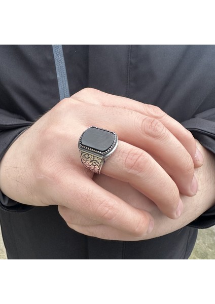 925 Ayar Gümüş Kalem Işlemeli Siyah Oniks Taşlı Erkek Yüzük modelleri