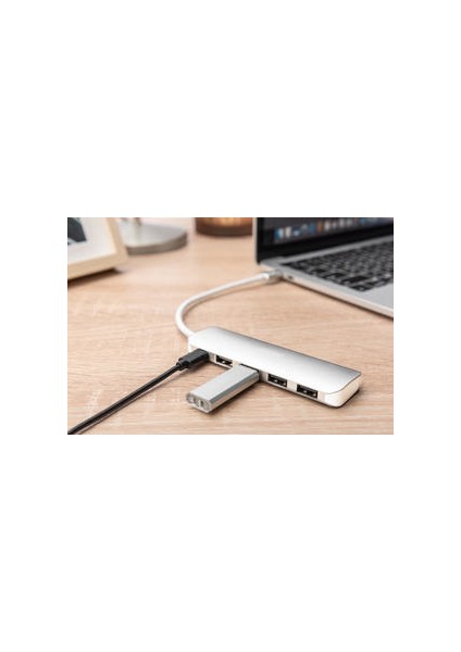 4 Port USB 3.0 Hub 4 x USB 3.0 USB-A Dişi Konnektör (USB Çevre Ürünü) 1 x USB Tip C Pd (Power Delivery) Port 1 x USB Tip C Erkek Port