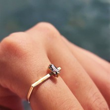 Fasek Gold Ufuk Çizgisi Şans Totemi Ince Minimal Tasarım Mistik Topaz Taşlı Baget 925 Ayar Gümüş Yüzük