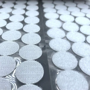 Çankaya Premium Yuvarlak Kesim Para Para, Cırt Bant, Arkası Yapışkanlı Beyaz 1 cm Çapında 100 Adet Dişi-Erkektakım