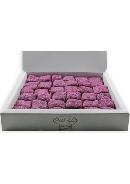 Baklava Çikolatalı Fındıklı Mor Velvet Kaplı 735 Gr