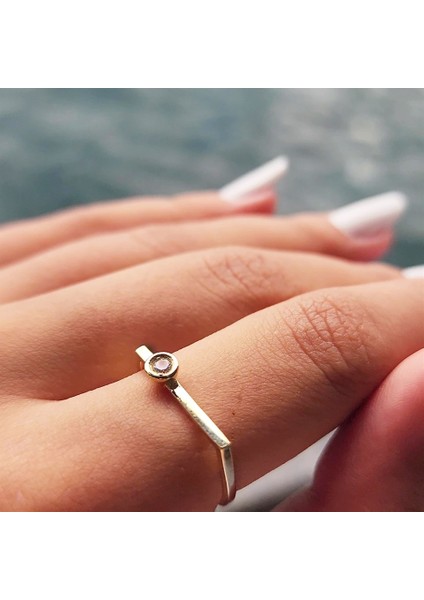 Gümüş Yüzük - Ufuk Çizgisi Şans Totemi İnce Minimal 0,20 Karat Zultanit Taşlı 925 Ayar Gümüş Yüzük