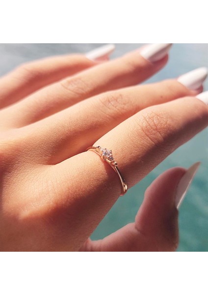 Gümüş Yüzük - 0.30 Karat Tria Pırlanta Montörü Swarovski Taşlı 925 Ayar Gümüş Evlilik Teklifi Yüzüğü modelleri