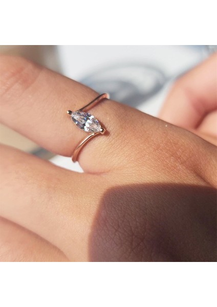 Gümüş Yüzük - 0.60Karat Mekik Swarovski Taşlı Pırlanta Montörü 925 Ayar Gümüş Evlilik Teklifi Yüzüğü fırsatları