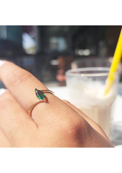 Gümüş Yüzük - 0.60Karat Mekik Zümrüt Yeşili Taşlı Es Swarovski 925 Ayar Gümüş Evlilik Teklifi Yüzüğü