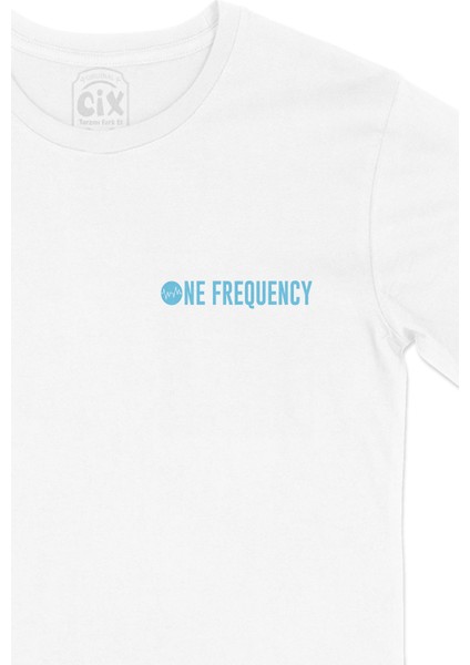 No Frequency Cep Logo Tasarımlı Beyaz Tişört