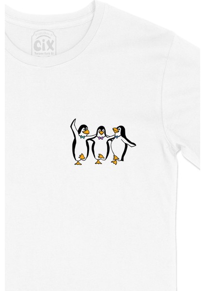 Dans Eden Penguenler Cep Logo Tasarımlı Beyaz Tişört fiyatları