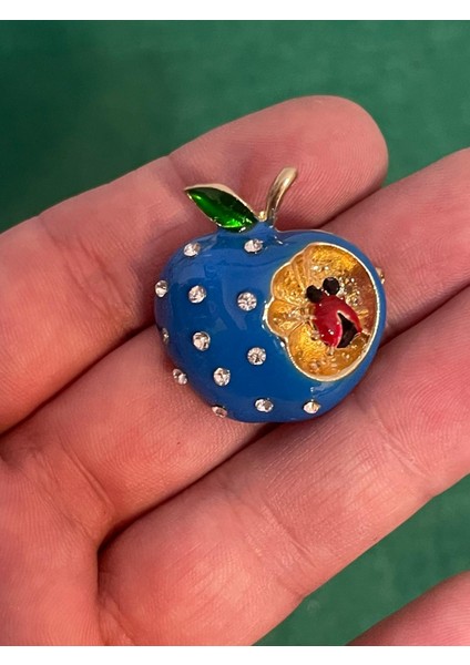 3x3 cm Mai Elma Uğur Böcekli Zirkon Cam Taşlı Broş Iğnelik Yaka Iğnesi Türban Iğnesi