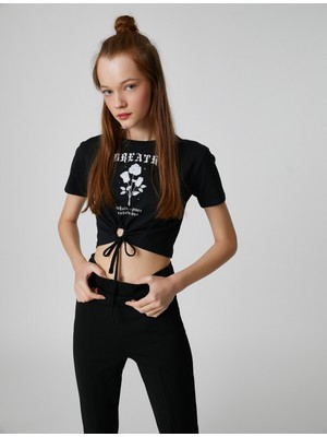 Koton Crop Tişört Baskılı Pencere Detaylı Kısa Kollu