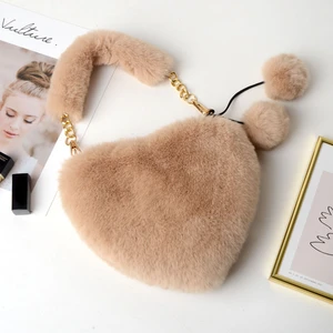 QiQi Store El Çantası Peluş Kadın Kalp Şekilli Zincir Çanta Küçük Top Kolye Sevimli Bayan Çanta ile (Yurt Dışından)