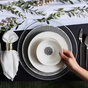 Newdebbie 24 Parça 6 Kişilik Desenli Porselen Yemek Takımı Siyah Renk