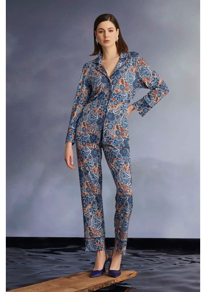 Kadın Çiçek ve Yaprak Desenli Gömlek Yakalı Önü Boydan Düğmeli Pijama Takımı