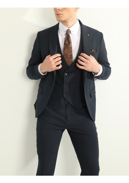 Sivri Yaka Tek Düğme Çift Yırtmaç Kırlangıç Yaka Yelekli Slim Fit Düz Lacivert Takım Elbise
