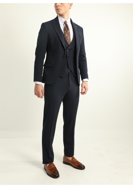 Sivri Yaka Tek Düğme Çift Yırtmaç Kırlangıç Yaka Yelekli Slim Fit Düz Lacivert Takım Elbise