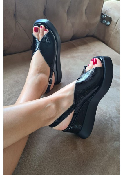 022 20633 Topukla Kadın Deri Dolgu Topuk Sandalet fiyatları