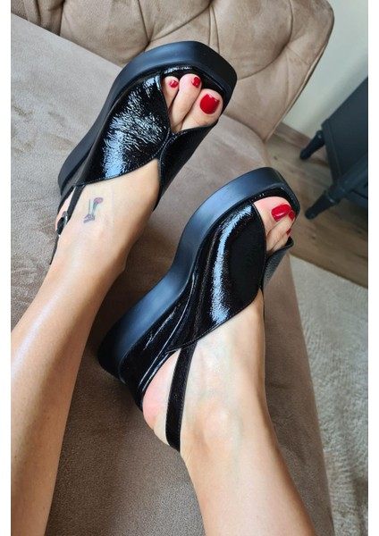 022 20633 Topukla Kadın Deri Dolgu Topuk Sandalet modelleri