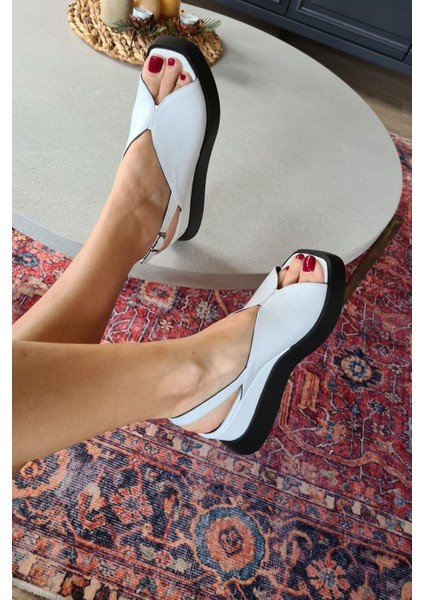 022 20633 Topukla Kadın Deri Dolgu Topuk Sandalet modelleri