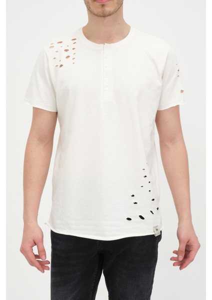 Erkek Düğmeli Yırtık Detaylı Kısa Kollu Basic T-Shirt indirimleri