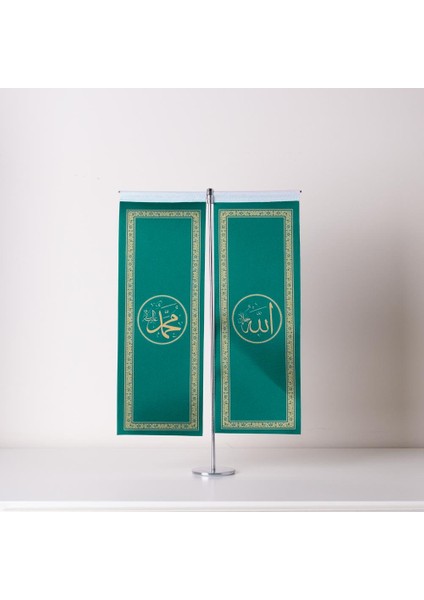 Allah-Muhammed İnce Uzun Yeşil 2li Masa Bayrağı Saten Kumaş Dijital Baskı 8,5x25 cm