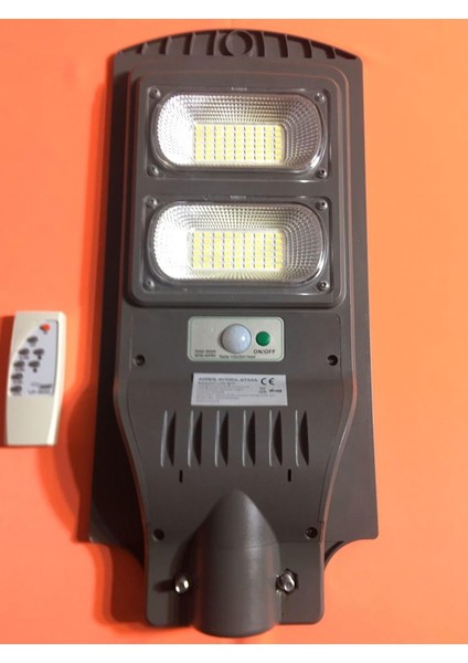 Güneş Enerjili Hareket Sensörlü Kumandalı IP67 Su Geçirmez Alüminyum Gövdeli Bahçe Projektör