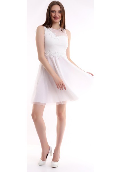 Tül Robalı Yaka ve Bel Güpür Detaylı Simli Kloş Kısa Elbise