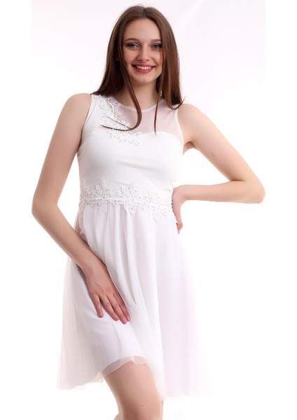 Tül Robalı Yaka ve Bel Güpür Detaylı Simli Kloş Kısa Elbise modelleri