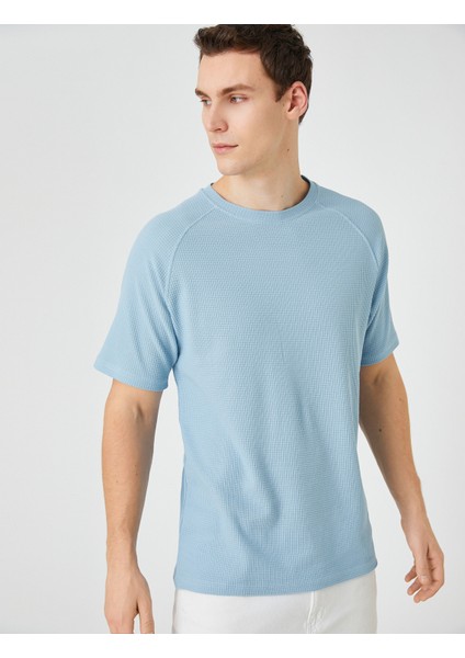 Basic Tişört Bisiklet Yaka Dokulu Reglan Kol Detaylı