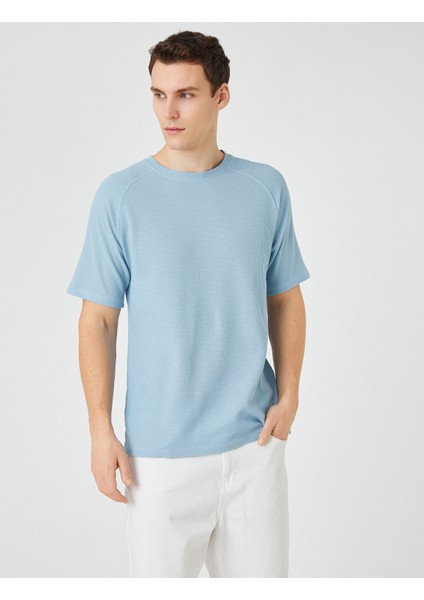 Basic Tişört Bisiklet Yaka Dokulu Reglan Kol Detaylı modelleri