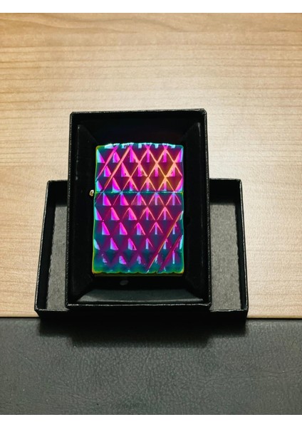 Zippo Petrol Rengi Kabartmalı Desenli Kutulu Benzinli Çakmak