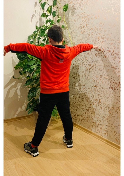 Erkek Çocuk Kırmızı Siyah Parçalı Fermuarlı Cepli Kapşonlu Arkası Baskılı Sweatshirt modelleri